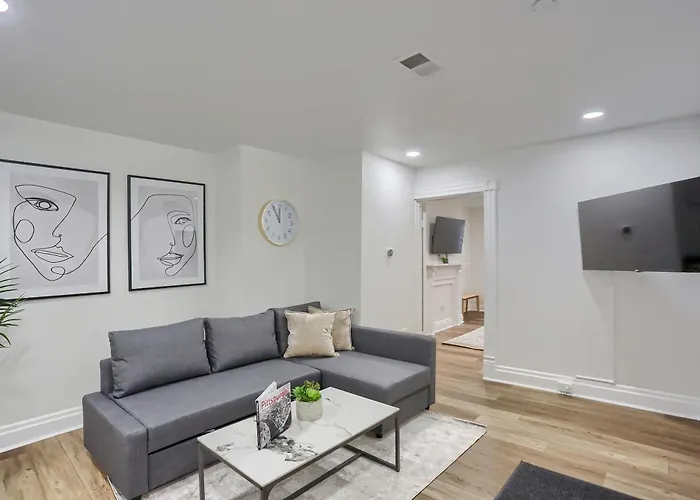 Apartment Modern And Cozy 1 Bdrm With Free Street Parking