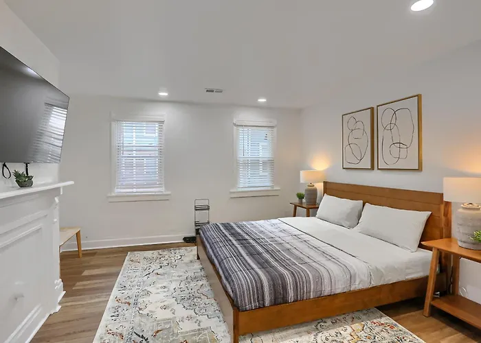 Modern And Cozy 1 Bdrm With Free Street Parking