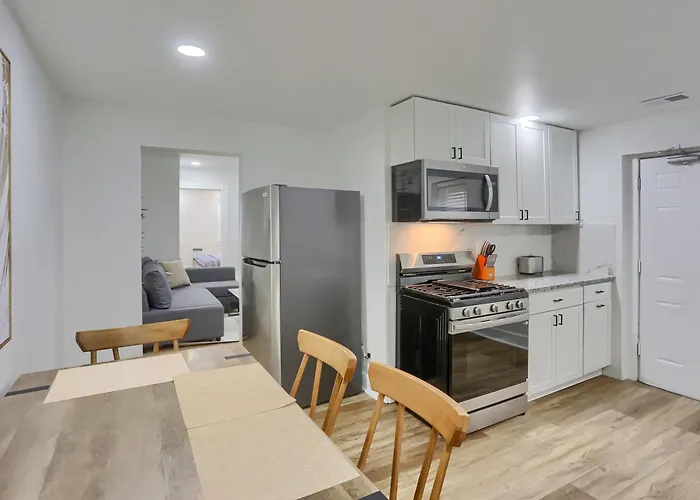 Modern And Cozy 1 Bdrm With Free Street Parking Pittsburgh