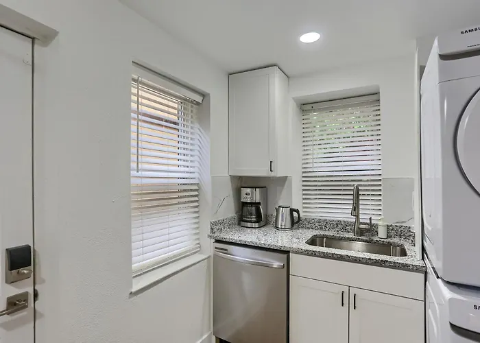 Modern And Cozy 1 Bdrm With Free Street Parking Pittsburgh