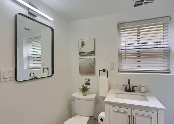 Modern And Cozy 1 Bdrm With Free Street Parking Apartment