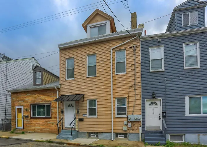 Modern And Cozy 1 Bdrm With Free Street Parking