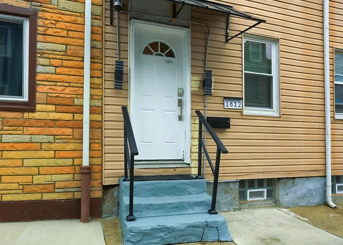 Modern And Cozy 1 Bdrm With Free Street Parking Apartment